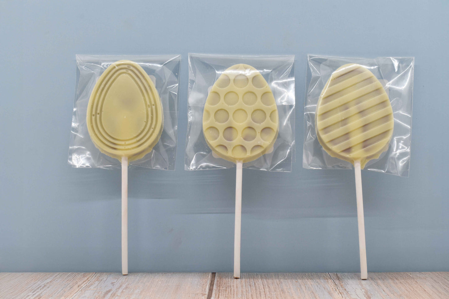 Sucette oeuf praliné blanc